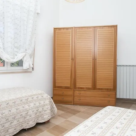 N144 - Numana, Comodo Quadrilocale A 100mt Dal Mare