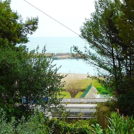 N144 - Numana, Comodo Quadrilocale A 100mt Dal Mare