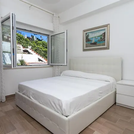 N144 - Numana, Comodo Quadrilocale A 100mt Dal Mare