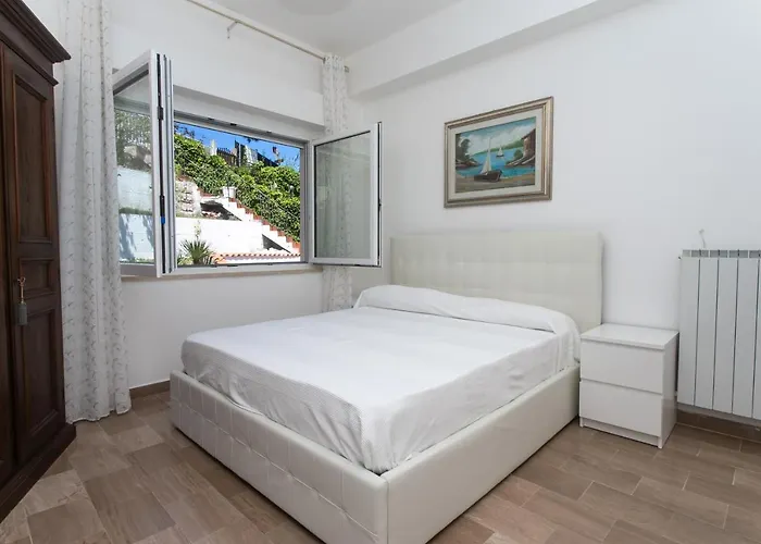 N144 - Numana, Comodo Quadrilocale A 100mt Dal Mare