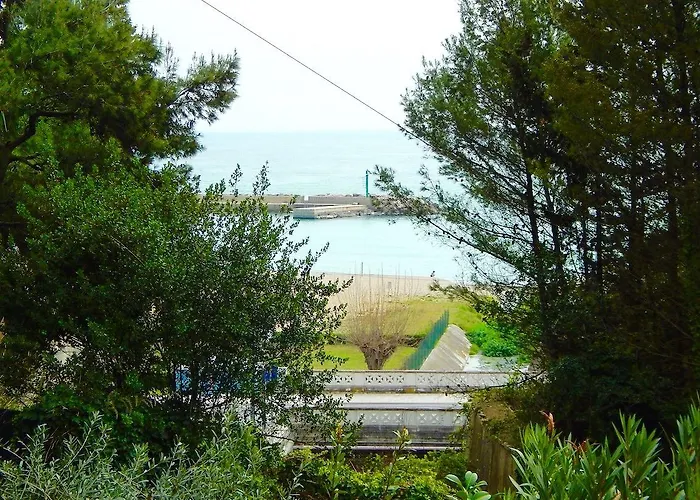 N144 - Numana, Comodo Quadrilocale A 100mt Dal Mare